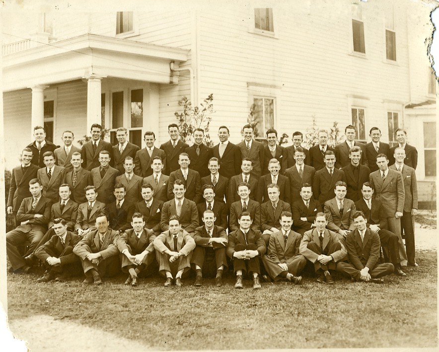 20-1a  1935-36  Bud Hasell middle back row.jpg